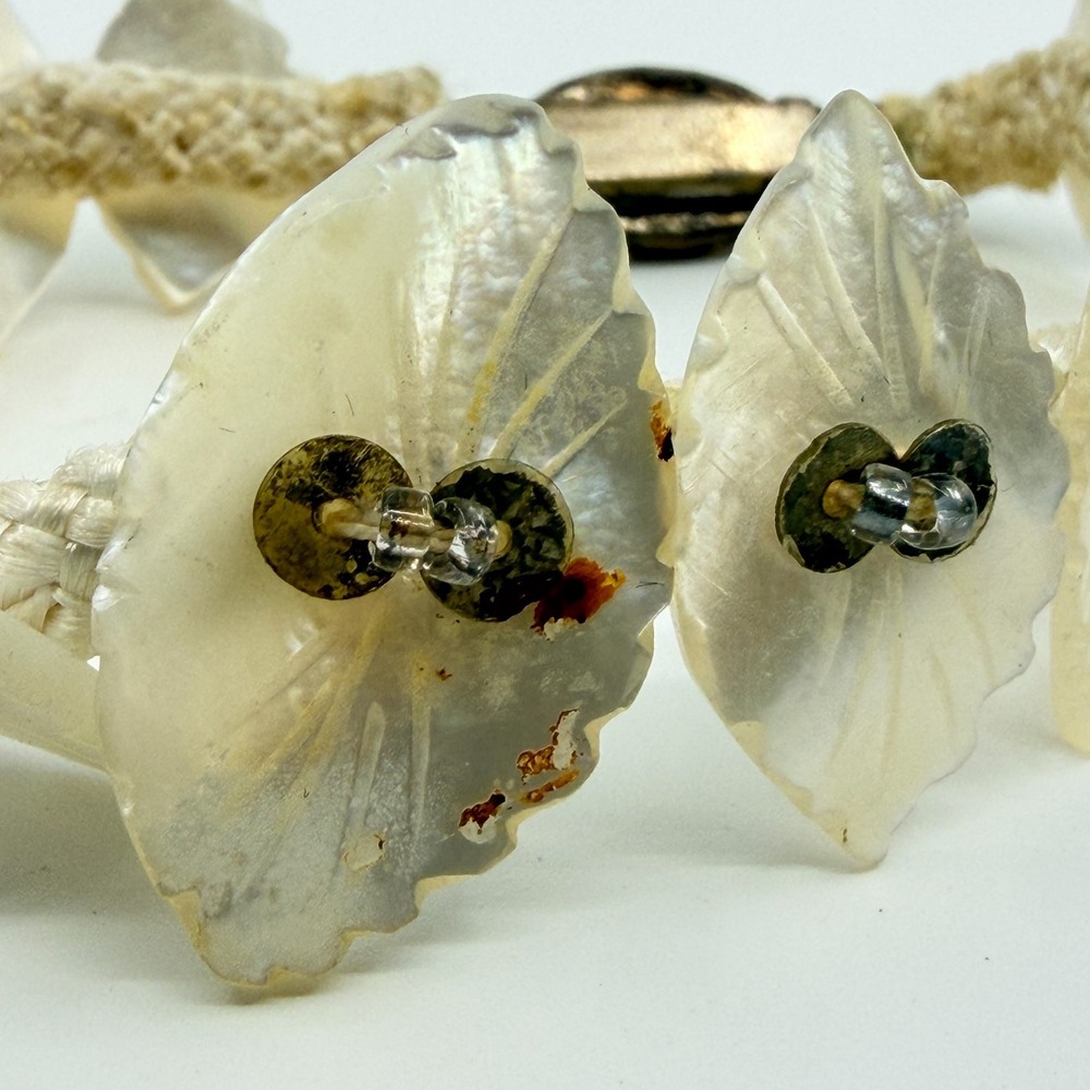 VTG Carved Mother of Pearl Shell Leaf Braided Cord Bracelet Cream Pearl Clasp - Picture 4 of 12